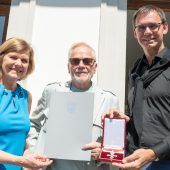 Tone Fink erhält Silbernes Ehrenzeichen des Landes