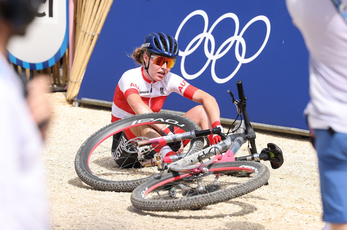 Laura Stigger ausgepumpt nach der Zieldurchfahrt. GEPA