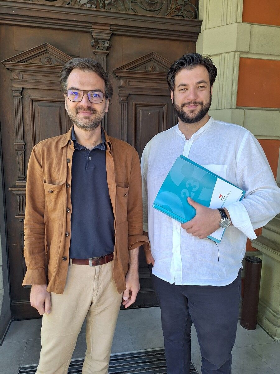 Mathias Lang, Geschäftsführer des Vorarlberger Musikschulwerks, mit dem neuen Vorstandsmitglied Cenk Dogan.stadt bludenz
