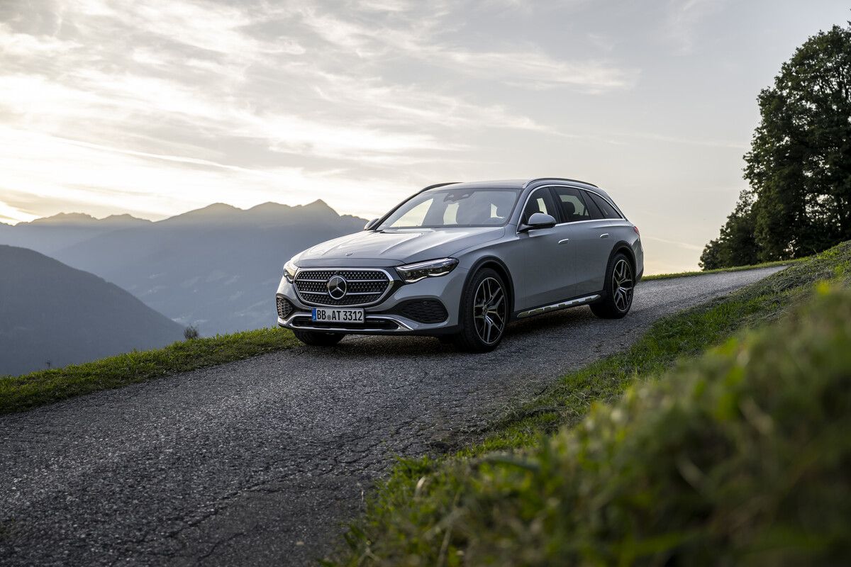 Mercedes-Benz E-Klasse 300 de Allterrain 4Matic (T-Modell) Stuttgarter Businessklasse als Diesel-Plug-in-Hybrid, 194 PS. Preis: ab 68.050 Euro.