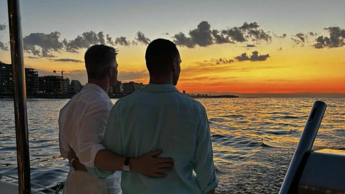 Ralf Schumacher mit Partner Etienne vor dem Sonnenuntergang.Instagram