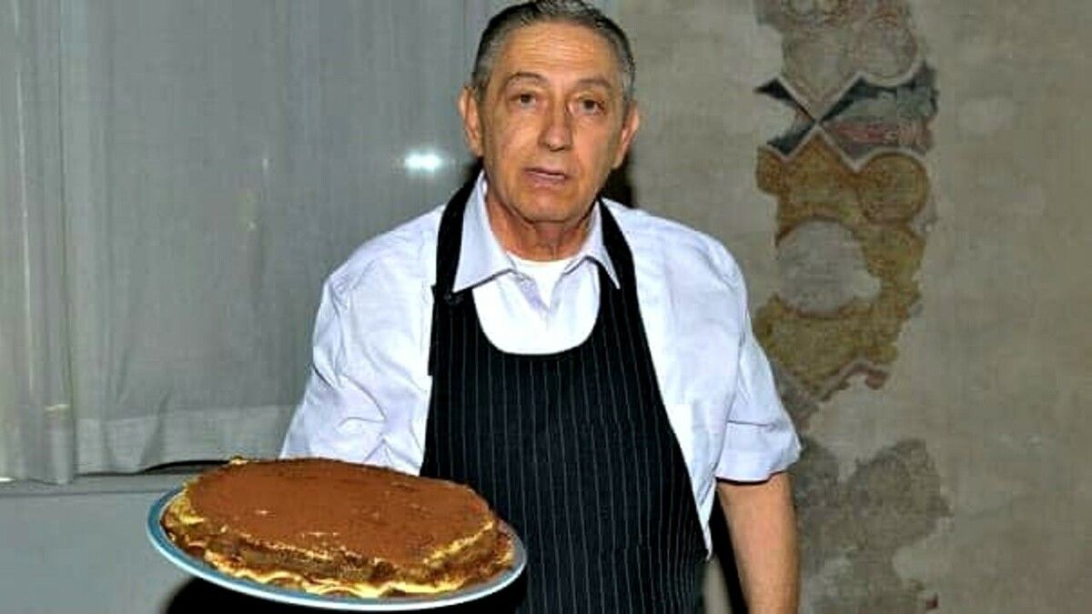 Roberto Linguanotto hat den Namen Tiramisu erstmals 1970 verwendet.