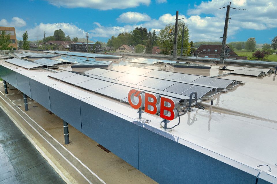 Sonnenkraftwerk auf dem Lustenauer Bahnhofsdach. ÖBB