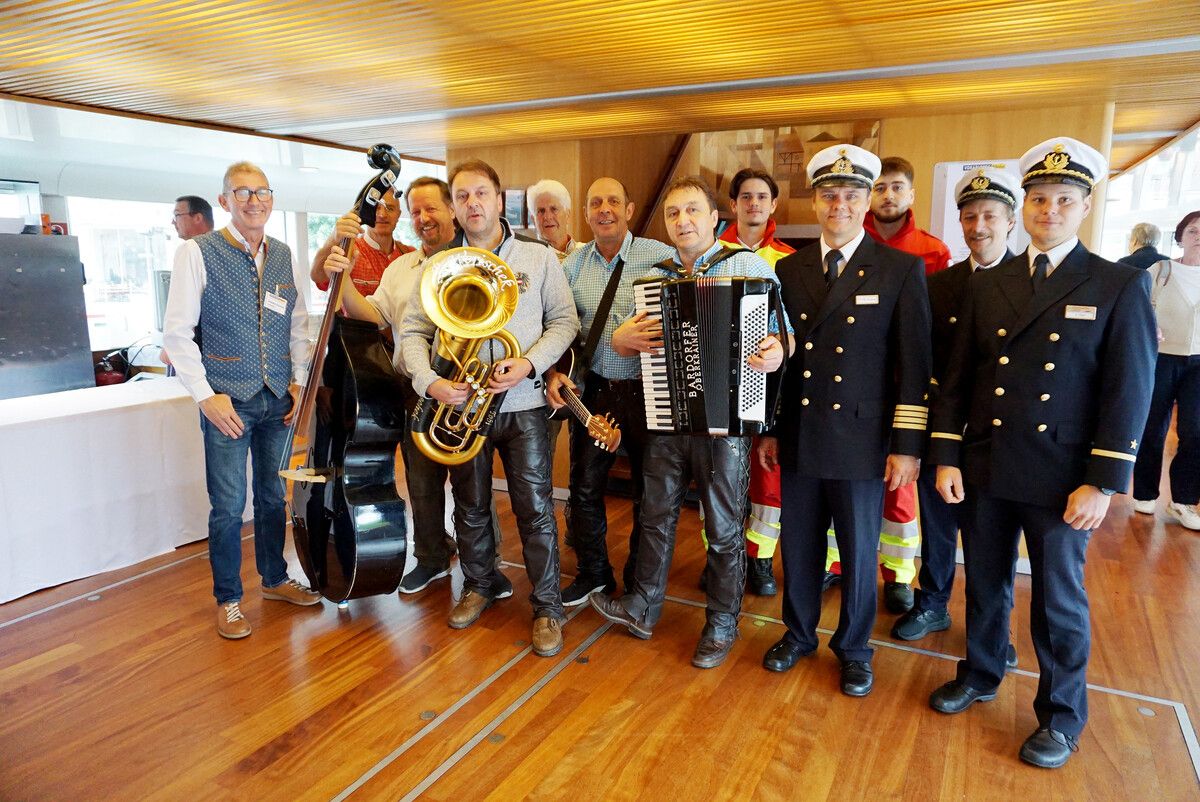 Super Stimmung herrschte bei der diesjährigen Schifffahrt über das „Schwäbische Meer“ nach Meersburg. 0Verein Vorarlberg 50plus
