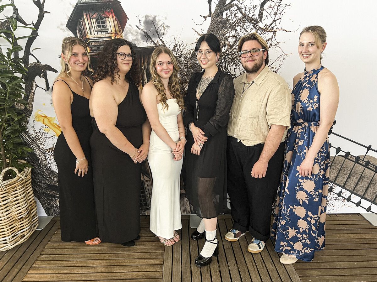 Svenja Walch, Rebekka Da Cunha Marques, Claudia Preuss, Nina-Sofie Barbir, Jeremia Silber und Michelle Gohm feierten ihren Lehrabschluss. Franc