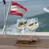 Ein umgekipptes Glas wird zur Geschäftsidee