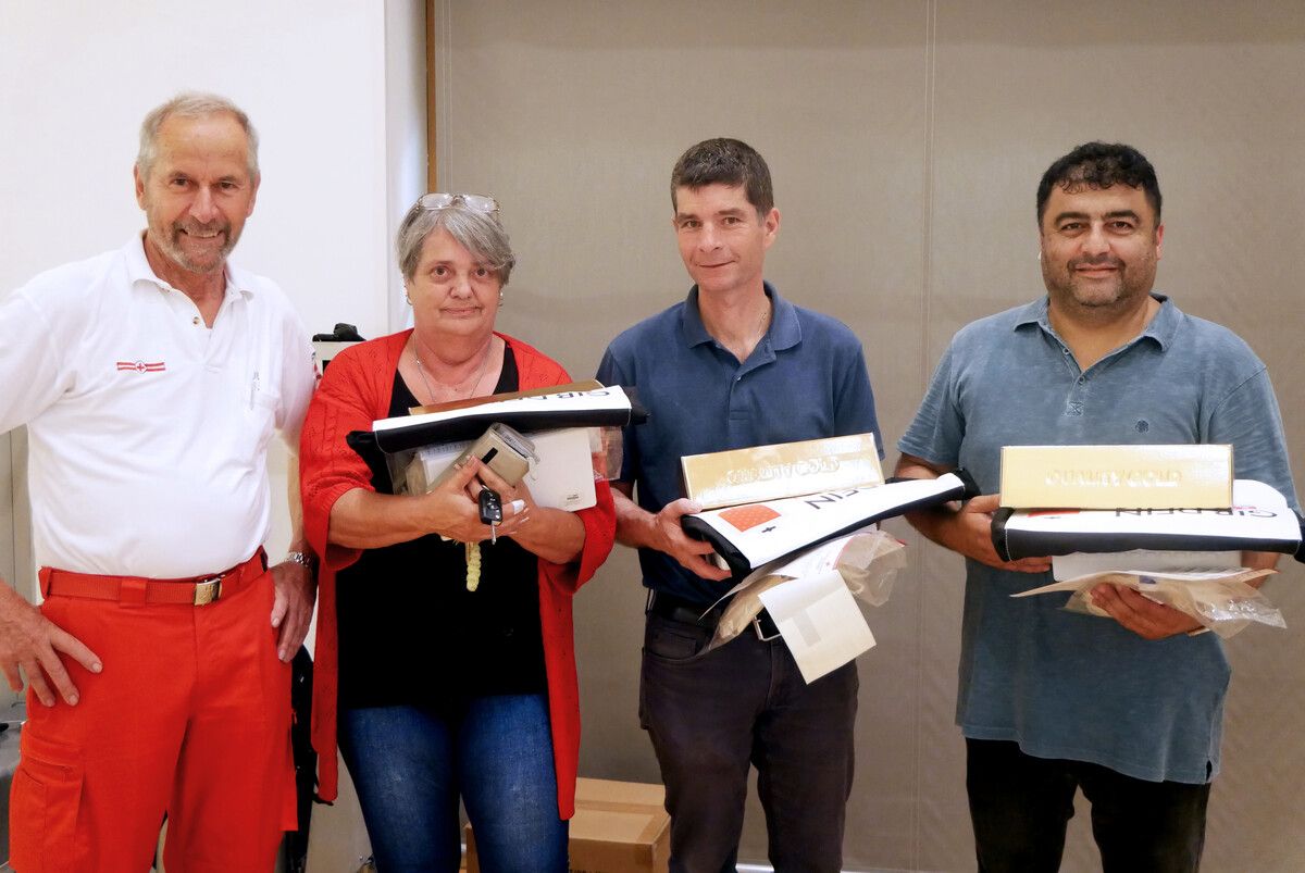 V. l.: Ehrenkommandant Norbert Rücker, Gertrud Pansi (199. Spenderin), Mario Waldner (200. Spender) und Osman Güvenc (201. Spender). Stadt hohenems