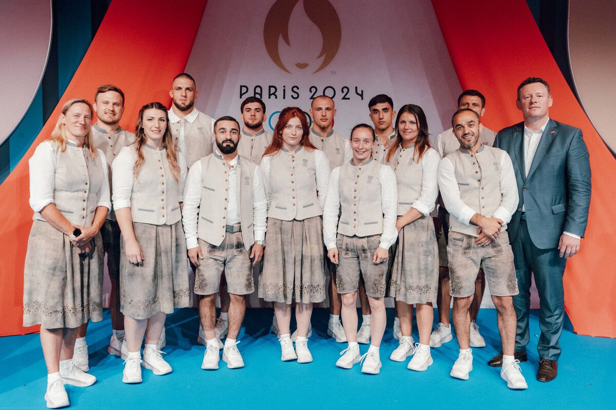Vache Adamyan (3. von links neben Lubjana Piovesana) im Kreise des österreichischen Judo-Teams. Gea