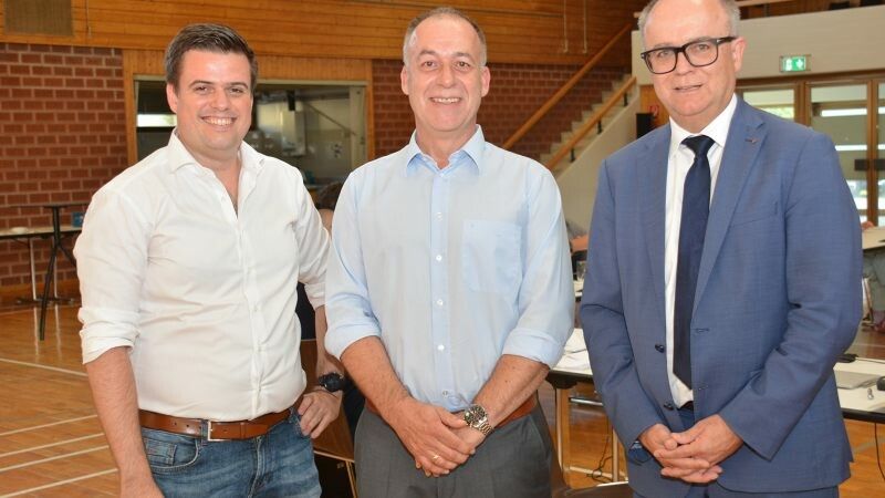 Vizebürgermeister Daniel Mathis, Bürgermeister Thomas Fitz und Bezirkshauptmann Gernot Längle.Andrea Fritz-Pinggera