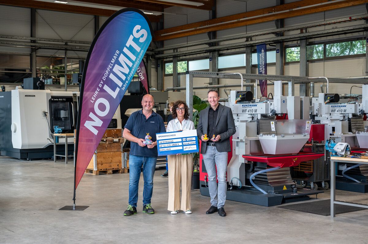 V.l.: Ausbildungsleiter Richard Kohler, Conny Amann und GF Gerhard Gasser.dm