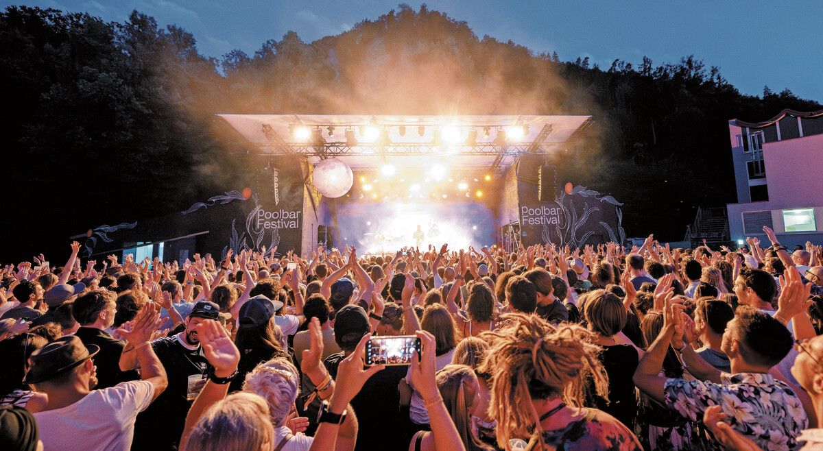 VN-Abonnent:innen besuchen die Samstags-Konzerte beim Poolbar Festival zum Vorteilspreis.Eva Sutter | Matthias Rhomberg