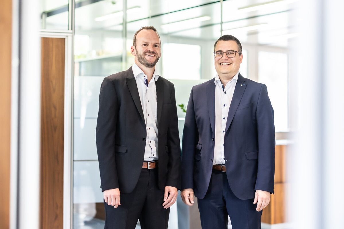 Vorstand Jürgen Schneider wird ab 1. Jänner 2025 neues Mitglied des Vorstandes der Sparkasse Egg. Der langjährige Vertriebsleiter folgt damit auf Vorstandsdirektor Hermann Bachmann, der zur Sparkasse Feldkirch wechselt. Vorstandsdirektor Hannes Moosmann wird zum Vorsitzenden des Vorstandes bestellt. spk