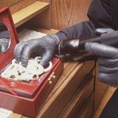 Senioren Schmuck und Gold gestohlen