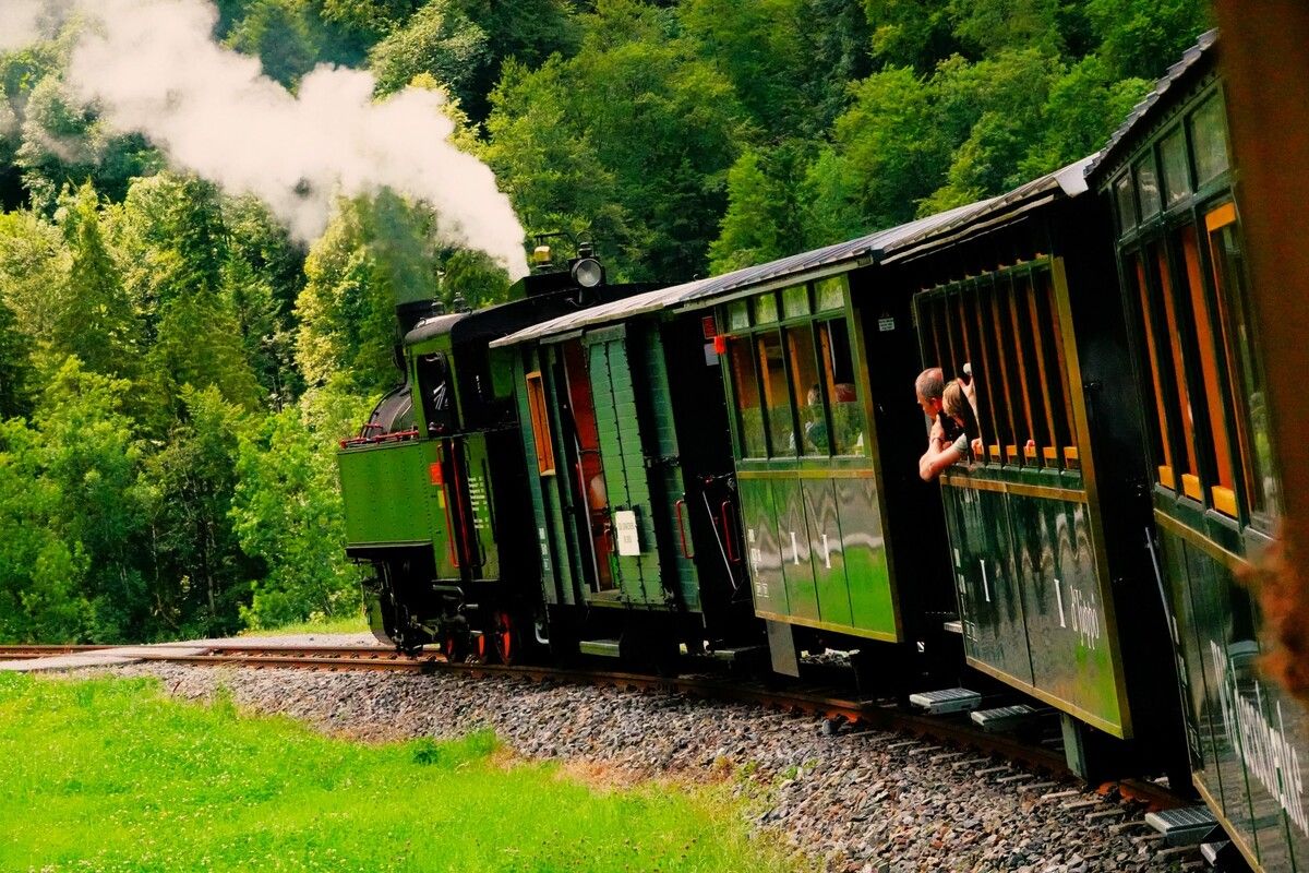 50Plus Alberschwende genoss eine historische Bahnfahrt mit Kulturerlebnis.⇒Günter Ebenhoch