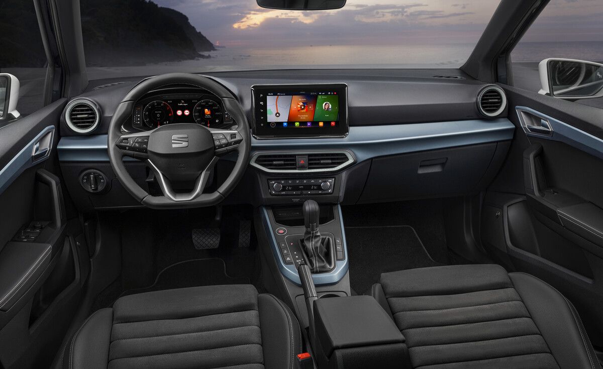 Alles dran, alles drin in der kompakten Kommandozentrale mit 8,25 oder 9,2 Zoll großem Touch-Display.