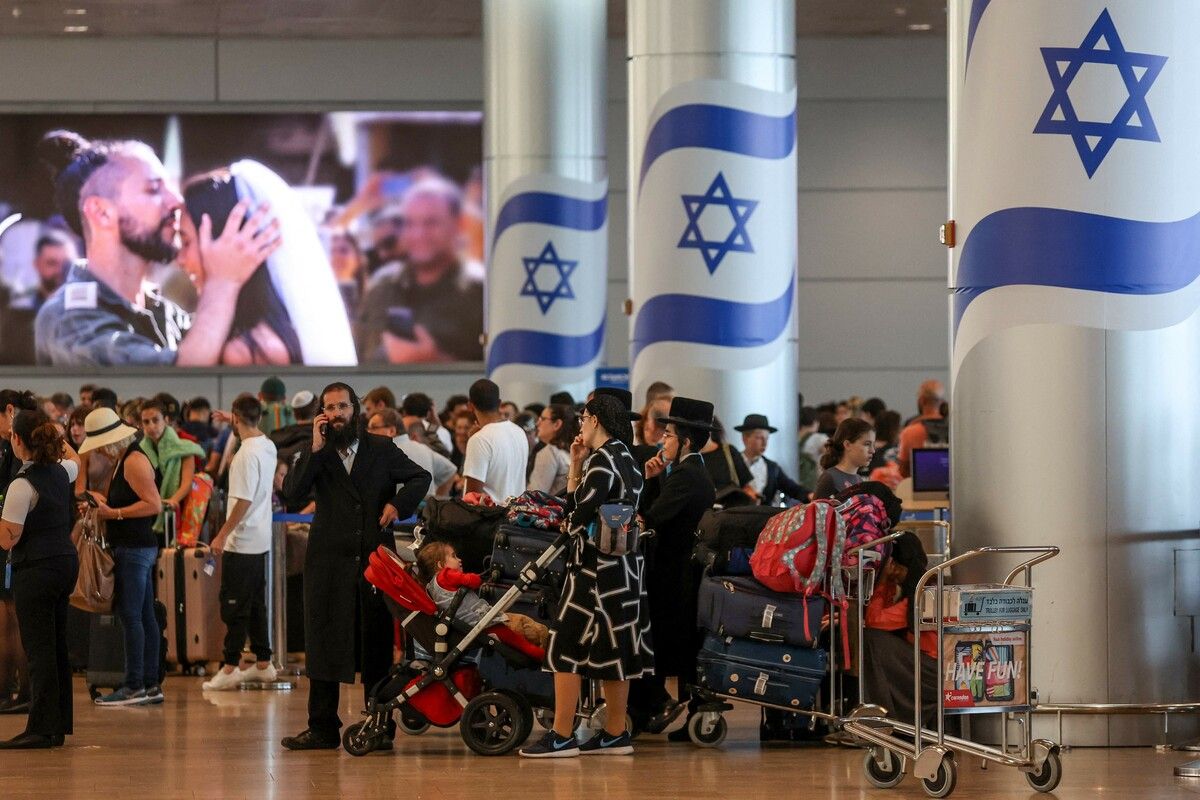 Am israelischen Flughafen Ben Gurion in Tel Aviv kommt es angesichts der anhaltenden Spannungen zu Wartezeiten. AFP