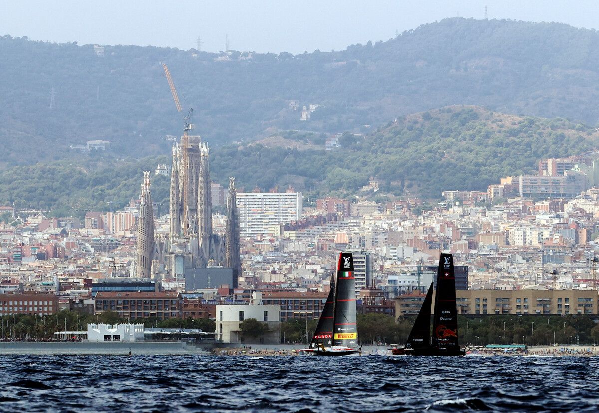 Am Samstag duelliert sich das Team Alinghi, das gegen die Amerikaner fast drei Minuten Rückstand hatte, mit dem britischen Kontrahenten Ineos Britannia.⇒Reuters