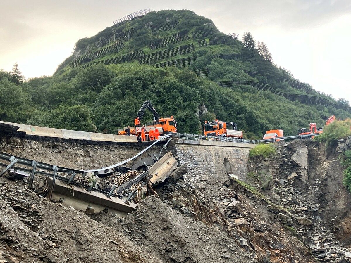 Auf Vorarlberger Seite wurde nach den Beschädigungen ein Provisorium für den Verkehr errichtet. ⇒Land Vorarlberg