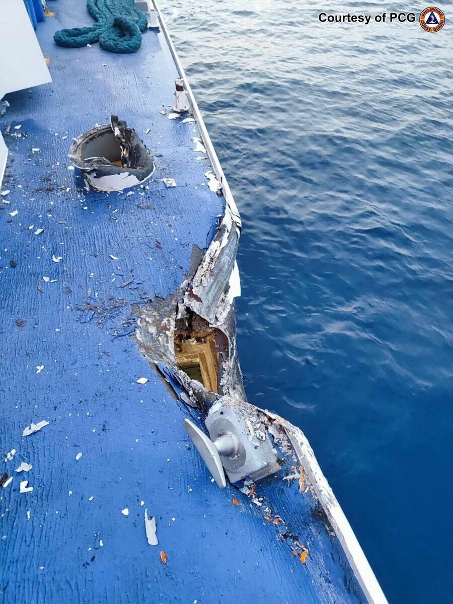 Aufnahmen der philippinischen Küstenwache zeigen die Schäden am Schiff.⇒AFP