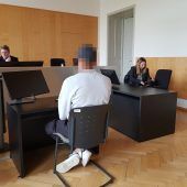 Der besten Freundin die Nase gebrochen