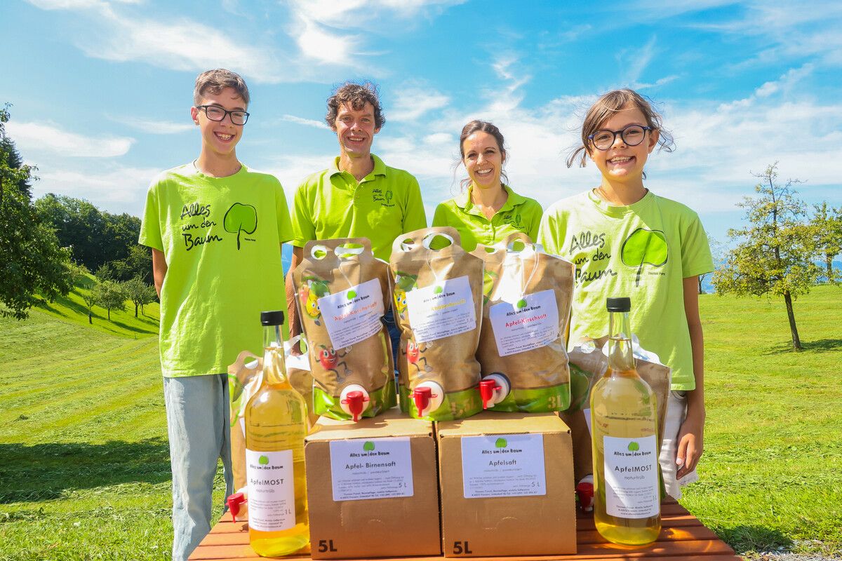 Bei Jabob, Thomas, Eva und Marie Porod dreht sich alles um den Baum. ⇒VN/Steurer (3)
