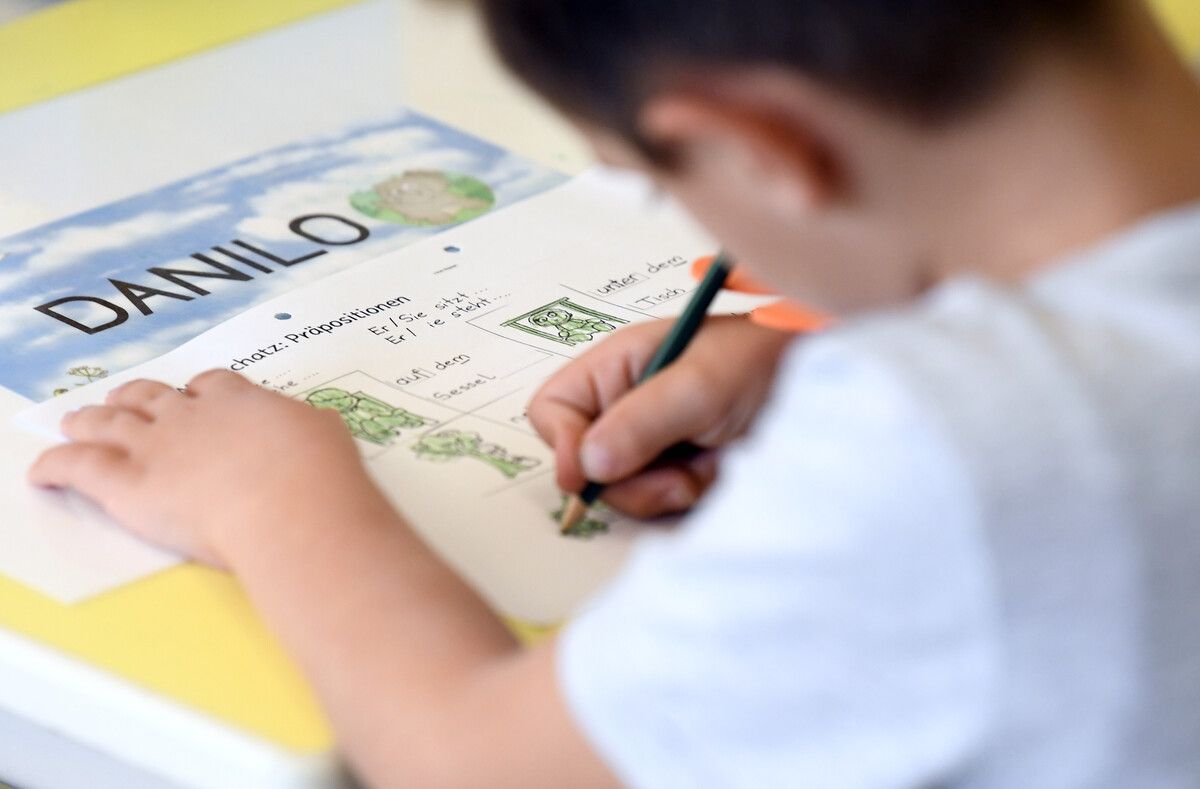 Seit dem Schuljahr 2018/2019 gibt es eigene Deutschförderklassen für Kinder, die noch nicht ausreichend gut Deutsch sprechen. ⇒APA/Techt
