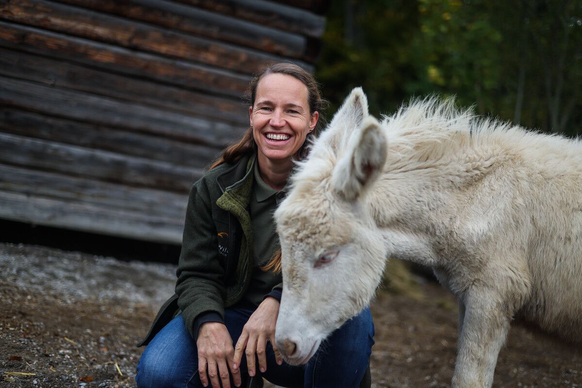 Birgit Wedl ist auch die stellvertretende Betriebsleiterin des Wildparks.⇒VN/Steurer