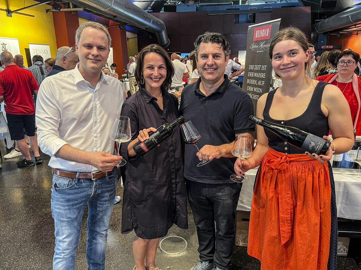 Christian Steurer, Winzerin Silvia Heinrich, Nicola Vulai und Winzerin Anna Nigl präsentierten erlesene Weine.⇒ Franc
