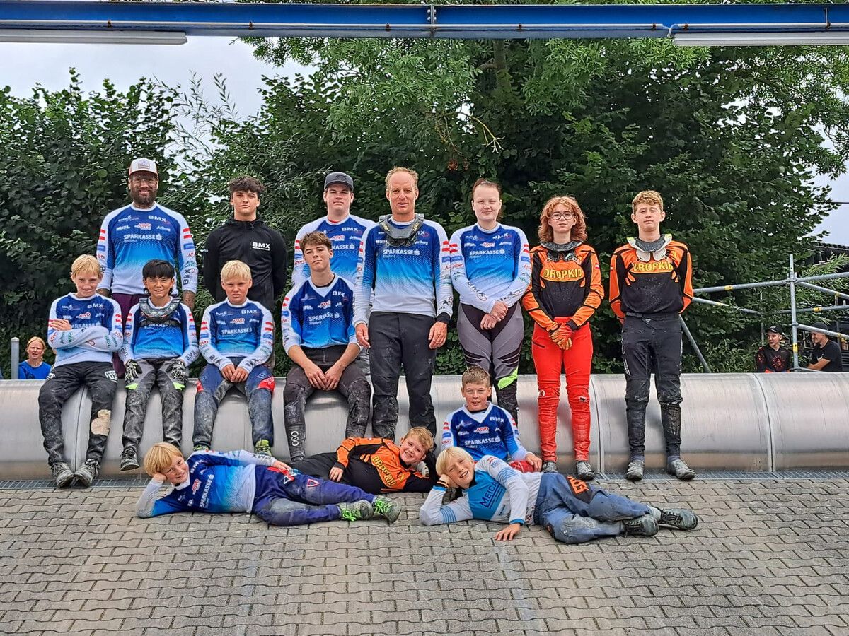 Das Bludenzer BMX-Sparkassenteam in Zetzwil.⇒ BMX-Club Bludenz