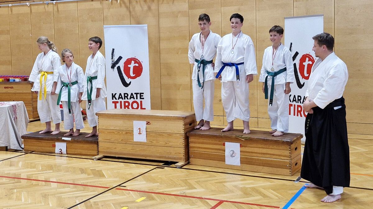 Das Bludenzer Kata-Team konnte sich über Silber freuen. ⇒Samurai Karate Klub Bludenz