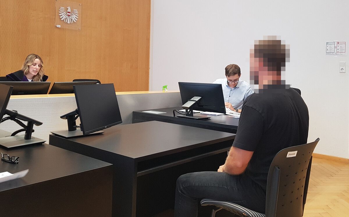 Der 47-jährige Angeklagte vor Richterin Silke Sandholzer. ⇒Eckert