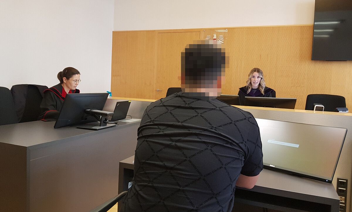 Der Angeklagte vor Richterin Silke Sandholzer: „So etwas wird nicht wieder vorkommen.” ⇒EC