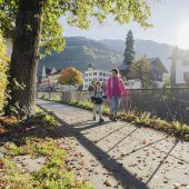 Erna ist als Künstlerin in Schruns unterwegs