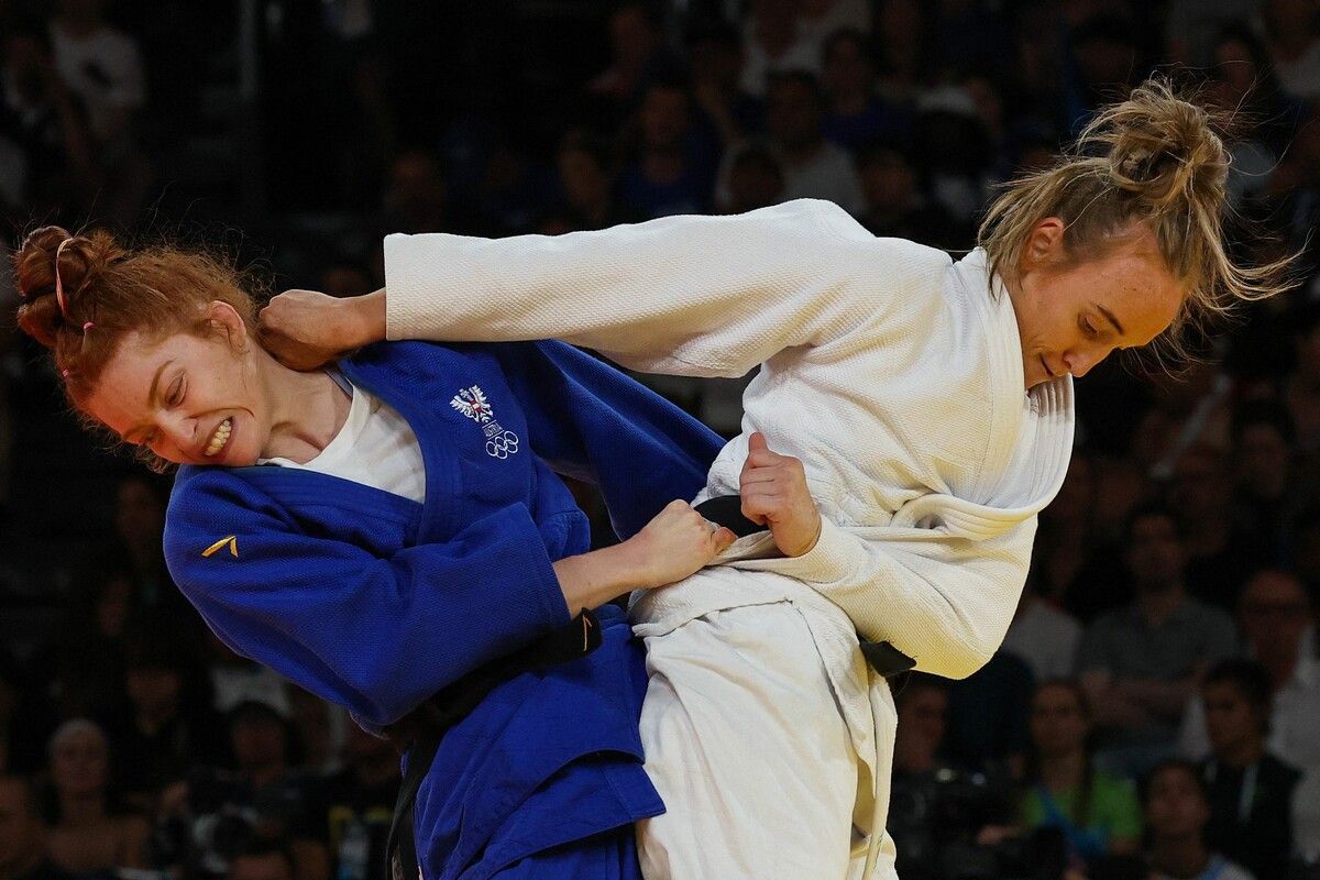 Der Kampf zwischen Lubjana Piovesana (l.) und Lucy Renshall bei Olympia in Paris fand großen Anklang bei britischen Medien. Was zu unerklärlichen Aussagen seitens des britischen Verbandes in Richtung der Vorarlbergerin führte.⇒reuters