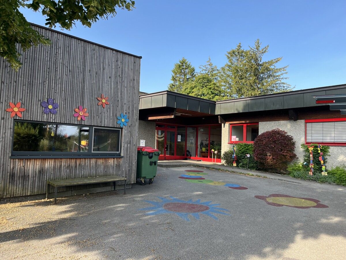Der Kindergarten Brünneleweg wird bis zum Herbst 2025 mit einem Zubau erweitert.