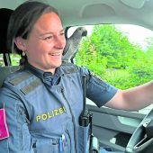 Papageiendame „Linda“ auf Streife