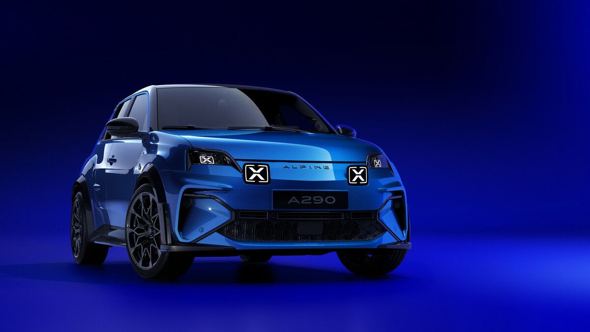 Der schickere Bruder des Renault 5, der Alpine 290, steht in den Startlöchern. Der 4 Meter lange Stromer verfügt in der GT genannten Basis über eine 52 kWh große Batterie, der Motor leistet 130 kW/177 PS. Die Reichweite gibt Alpine mit 380 Kilometern an, den Verbrauch mit 15,8 kWh. An der Schnellladesäule kann das Fahrzeug mit bis zu 100 kW Strom ziehen. Erhältlich ist der Alpine 290 auch in der Variante GT Performance, die an einen 160 kW/218 PS starken Motor gekoppelt ist, der ebenfalls aus einem 52 kWh-Akku gespeist wird.
