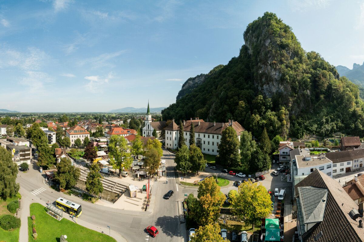 Der Schlossplatz ist im Zentrum des Gebiets, in dem am kommenden Montag Leitungen verlegt werden.⇒Stadt