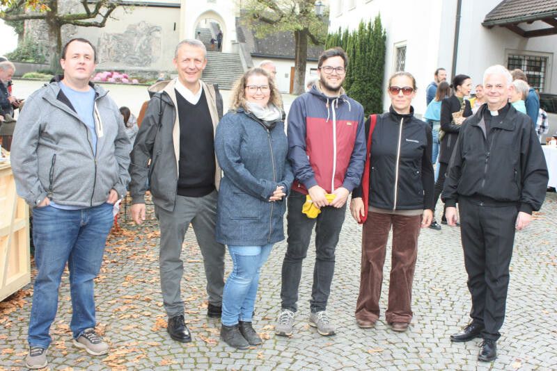 Der Vorstand vom Mesnerstüble freut sich auf viele Besucher.