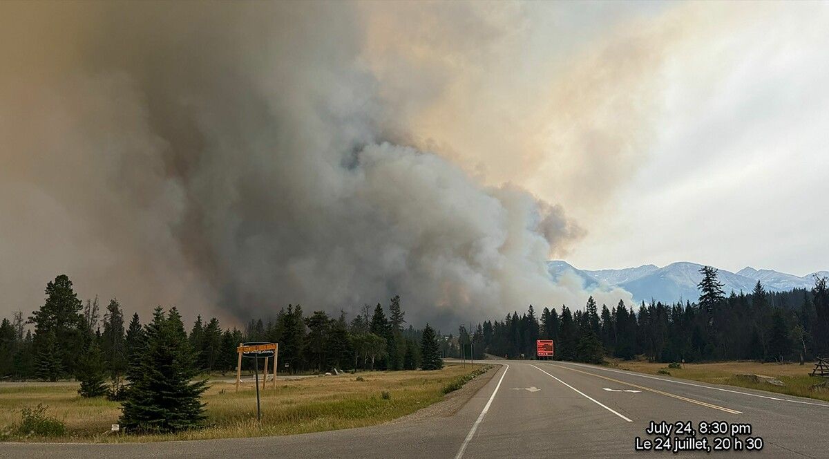 Die Brände – wie hier im Jasper National Park – sind teilweise außer Kontrolle.⇒afp