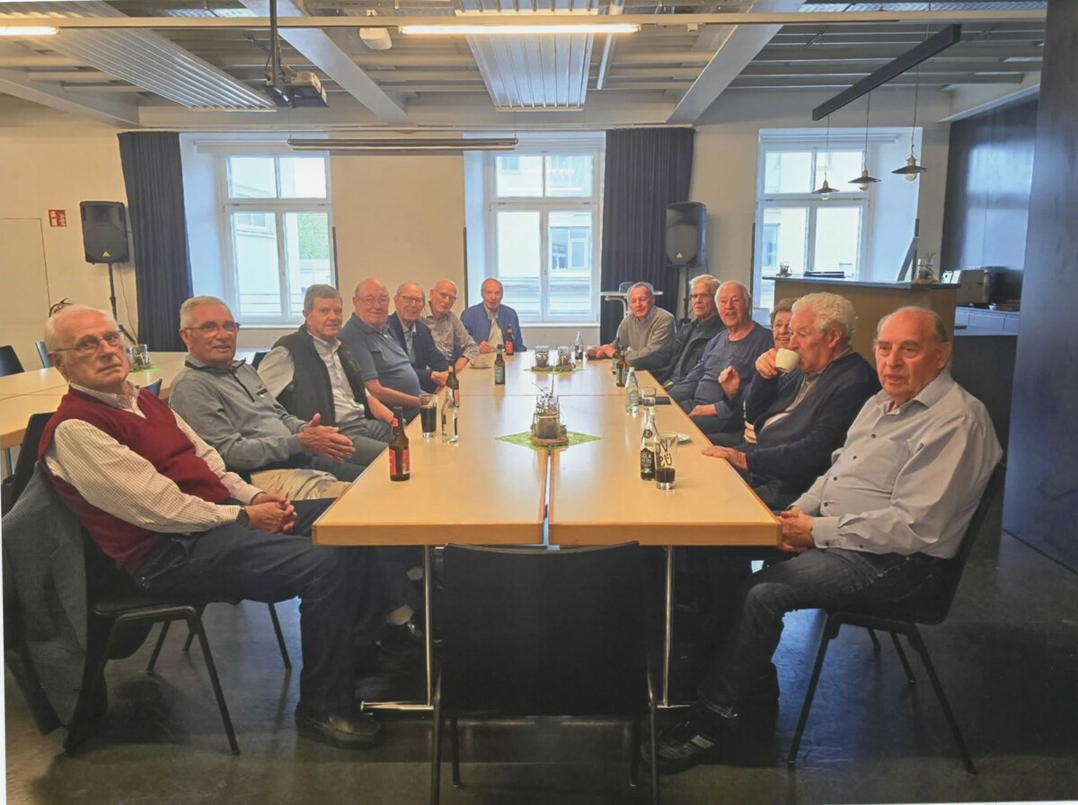 Die ehemaligen Schüler der Abschlussklasse 2a der Städtischen Knaben-Handelsschule Feldkirch (1952–1954) trafen sich zu einem Jubiläumstreffen. ⇒privat