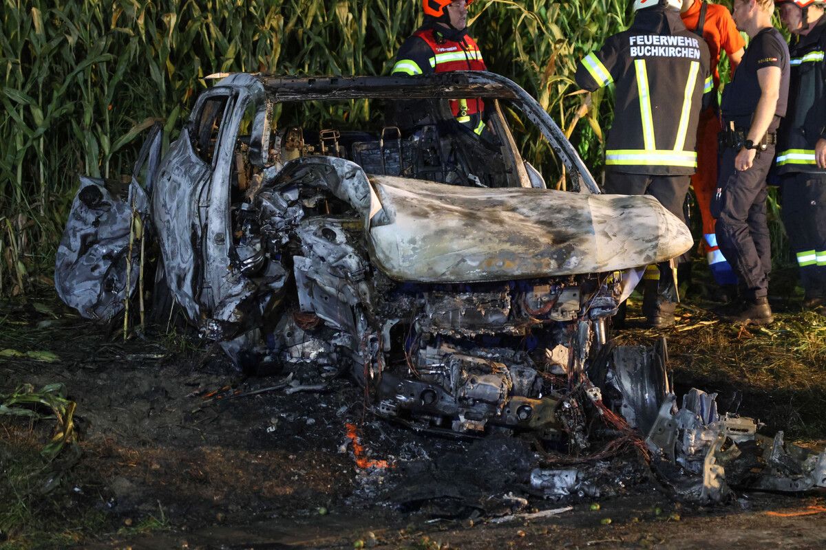 Die Insassen konnten sich nicht mehr aus dem brennenden Auto befreien. APA