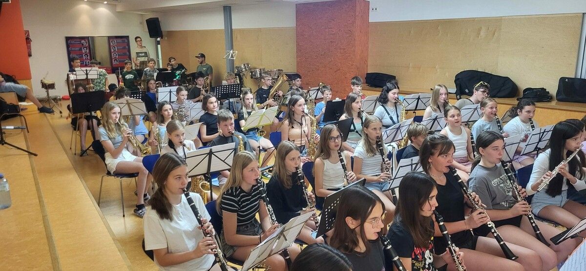 Die jungen Musiker des Blasmusikbezirks Bludenz übten fleißig in Registerproben, um sich auf das große Abschlusskonzert vorzubereiten. ⇒Blasmusikbezirksleitung Bludenz