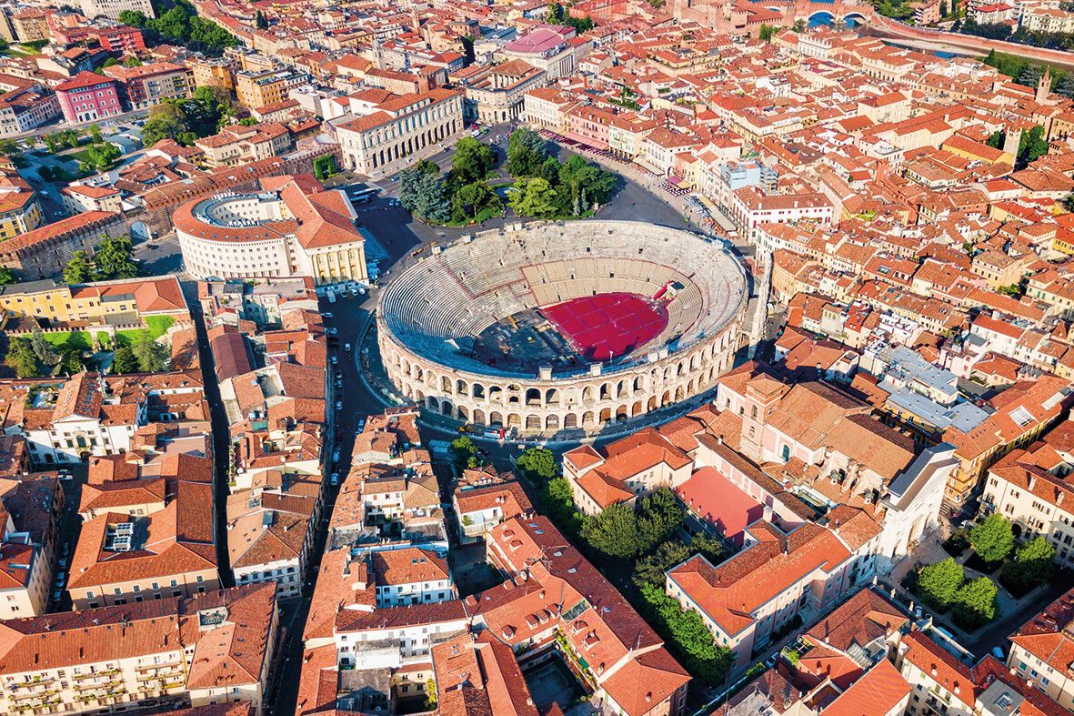 Die majestätische Arena von Verona, ein Meisterwerk römischer Architektur.⇒