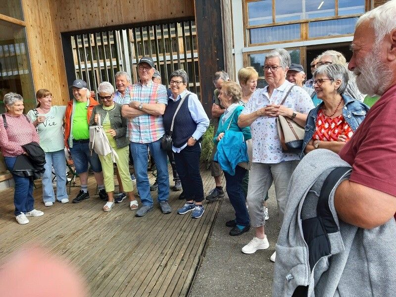Die Mitglieder des Pensionistenverbandes (PVÖ) St. Gallenkirch starteten ihre Reise mit einer zweistündigen Führung durch die Firma Metzler Molke.⇒PVÖ St.Gallenkirch
