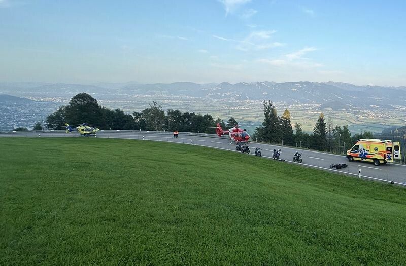 Die Unfallstelle: Polizei, Rettung und zwei Hubschrauber waren an dem Einsatz beteiligt.