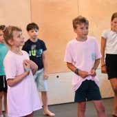 Kinder proben Musical über Freundschaft