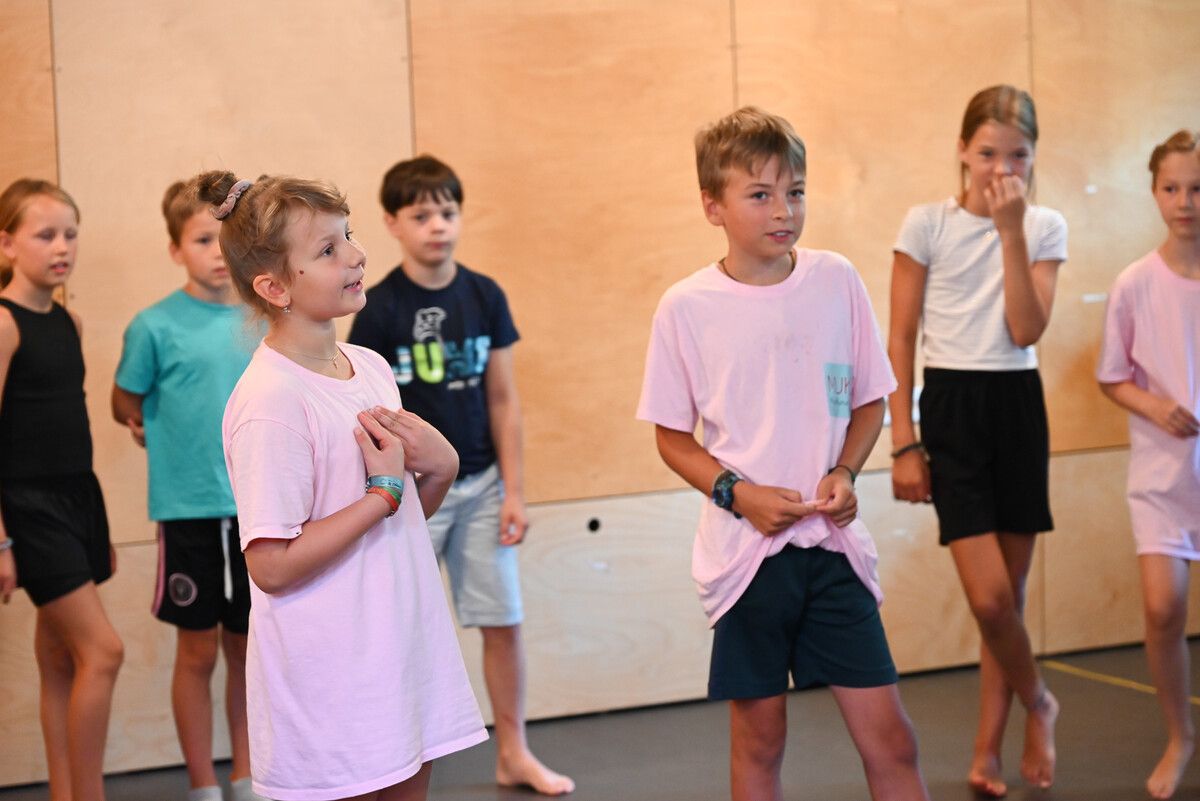Eine ganze Woche üben die Kinder Text und Gesang, ehe für sie am Sonntag der Vorhang aufgeht und sie ihr Musical im dô vorführen.