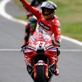 „La Bestia“ biss in Silverstone zu, Martin wieder WM-Führender