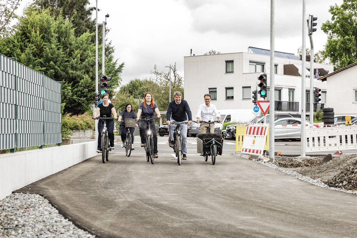 Erste Probefahrt auf dem neuen Radweg ins Hasenfeld. ⇒Gemeinde